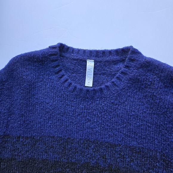 Men's Blue and Black SweaterBrand:Stylus Size: Medium (M) - Picture 3 of 4
